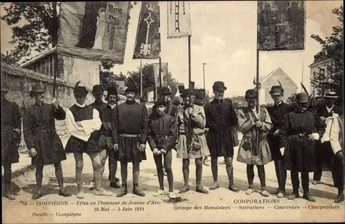 Ak Compiègne Oise, Tischlergruppe