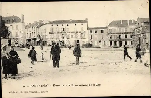 Ak Parthenay Deux Sèvres, Eintritt in die Stadt vom Bahnhof aus, Restaurant