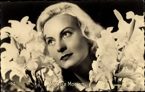 Ak Schauspielerin Michele Morgan, Portrait, Blumen