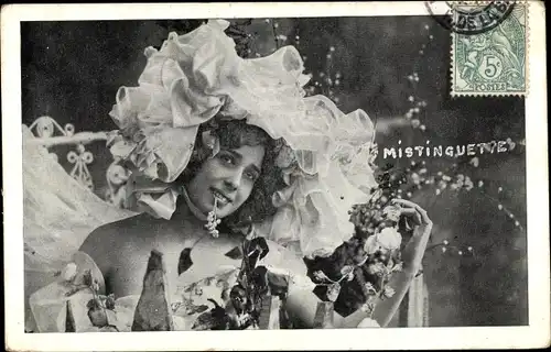Ak Schauspielerin Mistinguett, Portrait, Hut