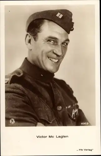 Ak Schauspieler Victor McLaglen, Portrait in Uniform