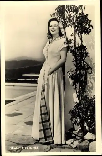 Ak Schauspielerin Deanna Durbin, Portrait