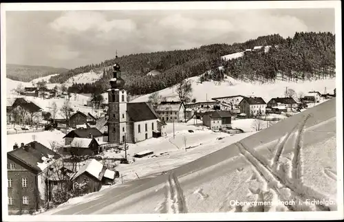 Ak Oberwarmensteinach Warmensteinach in Oberfranken, Totalansicht, Kirche, Winter