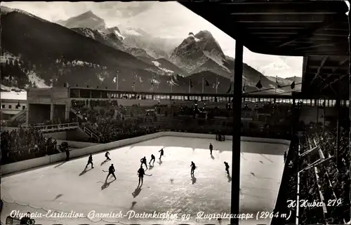 Ak Garmisch Partenkirchen in Oberbayern, Olympia Eisstadion, Zugspitzgruppe, Eishockey