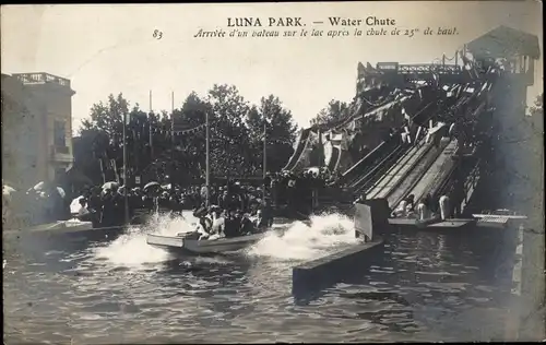 Ak Paris, Luna Park, Wasserrutsche, Ankunft eines Bootes auf dem See nach dem Sturz