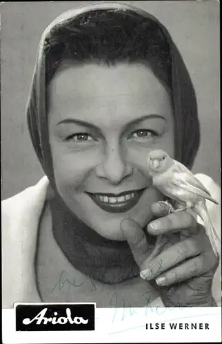Ak Sängerin und Schauspielerin Ilse Werner, Portrait mit Vogel, Ariola Schallplatten, Autogramm