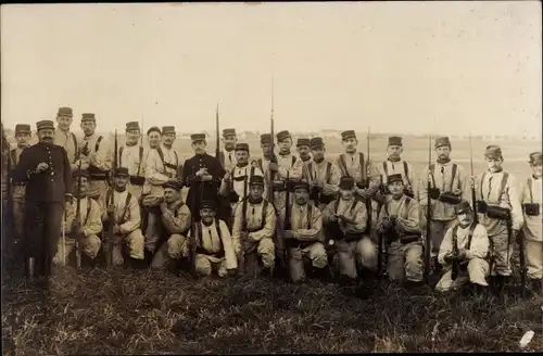 Foto Ak Französische Soldaten in Uniformen, Gruppenaufnahme