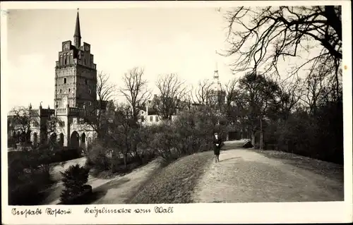 Ak Hansestadt Rostock, Kröpeliner Tor am Wall