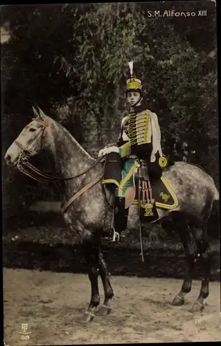 Ak König Alfons XIII. von Spanien, Portrait in Uniform, Pferd