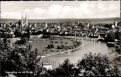 Ak Regensburg an der Donau Oberpfalz, Totalansicht, Kirche