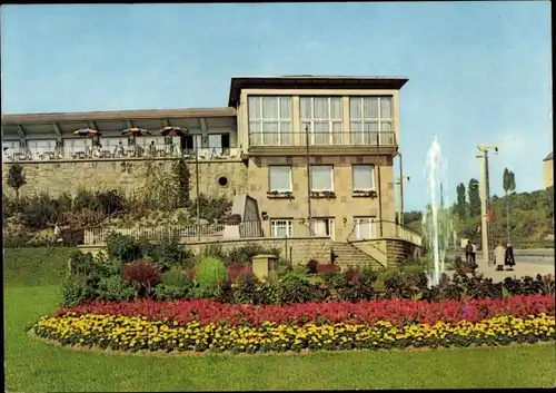 Ak Nordhausen in Thüringen, HO Gaststätte Stadt Terrasse, Springbrunnen, Blumenbeete