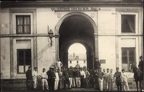 Ak Compiègne Oise, Quartier Bourcier, Soldaten