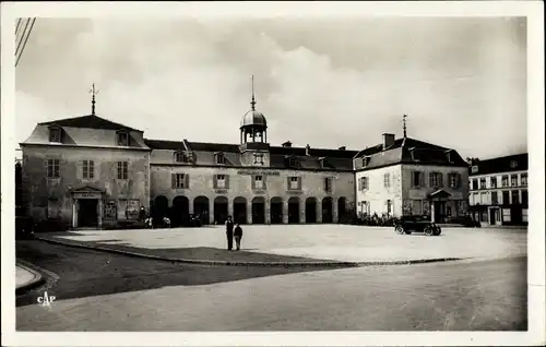 Ak Bar sur Aube, Rathausplatz