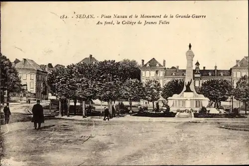 Ak Sedan Ardennes, Place Nassau, Denkmal des Ersten Weltkriegs