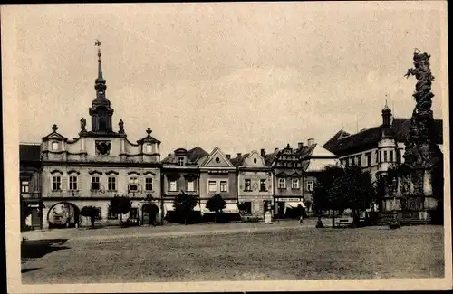 Ak Chrudim Reg. Pardubice, Marktplatz, Rathaus, Säule
