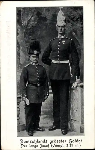 Ak Deutschlands größter Soldat, Der lange Josef, 2,39 m groß, Uniform