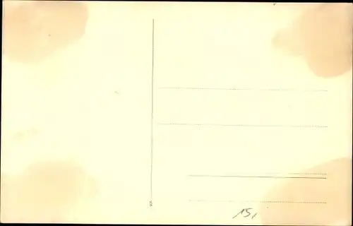 Foto Ak Zeppelin auf einer Wiese