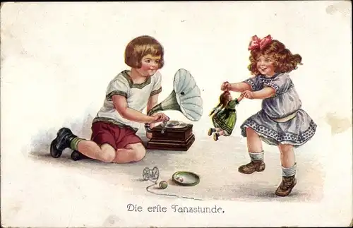 Ak Die erste Tanzstunde, Grammophon, Mädchen tanzt mit Puppe