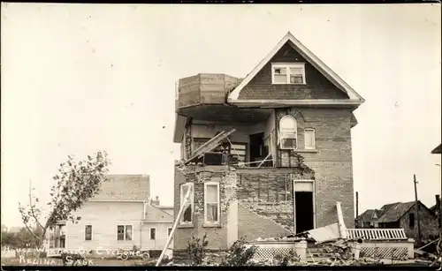 Foto Ak Regina Saskatchewan Kanada, House wrecked by Cyclone