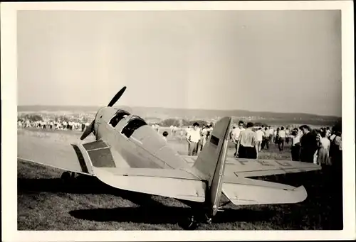 Foto Ak Flugzeug am Boden, Zweisitzer
