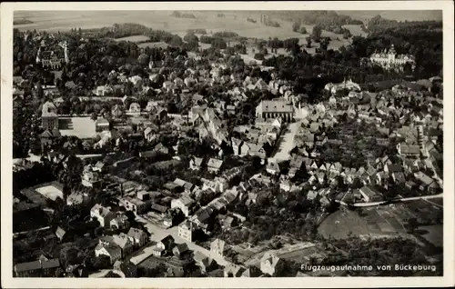 Ak Bückeburg im Kreis Schaumburg, Blick auf den Ort, Fliegeraufnahme