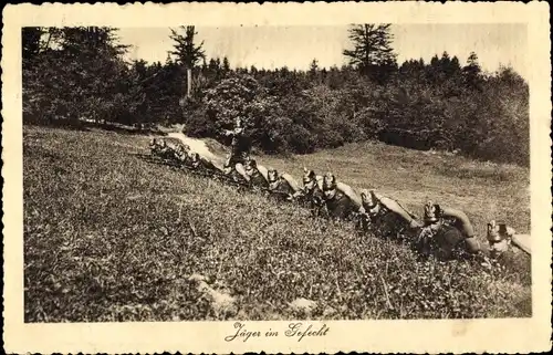 Ak Jäger im Gefecht, deutsche Soldaten, Uniformen