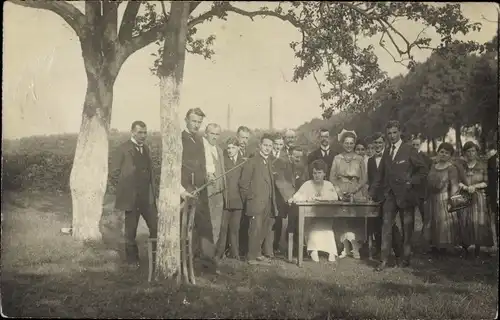 Foto Ak Wesel am Niederrhein, Hermann Küpper mit seinem Schießverein, 1913