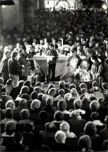 Foto Halberstadt, DDR, Demonstration 1989, Kirche