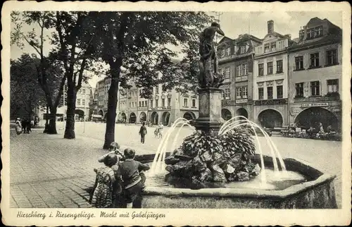 Ak Jelenia Góra Hirschberg Riesengebirge Schlesien, Markt mit Gabeljürgen, Brunnen