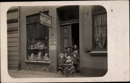 Foto Ak Hamburg Altona, Zigarrenfabrik C. Schriever, Anwohner, Kinder