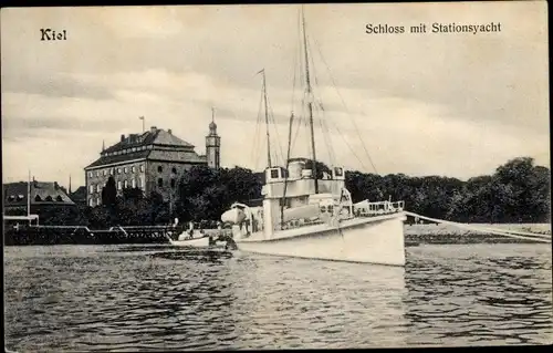 Ak Kiel Schleswig Holstein, Schloss mit Stationsyacht