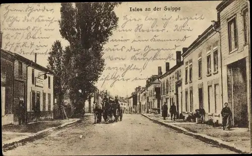 Ak Isles sur Suippe Marne, Straßenpartie im Ort, Anwohner, Pferdekutsche