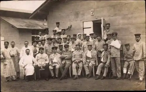 Foto Ak Potsdam, Lazarett, verwundete Soldaten in Uniform, Baracke 9