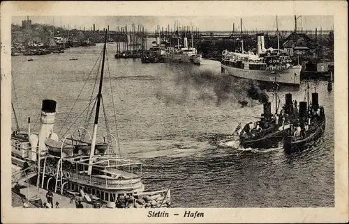 Ak Szczecin Stettin Pommern, Torpedoboote und Passagierdampfer im Hafen, Reichsmarine