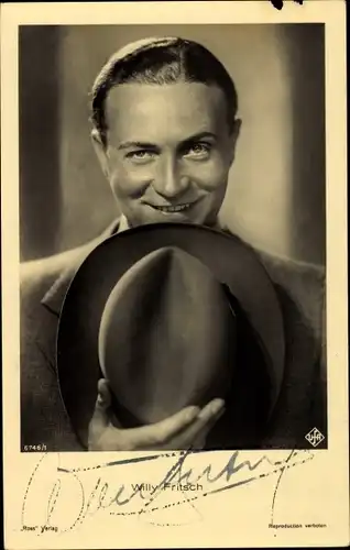 Ak Schauspieler Willy Fritsch, Portrait mit Hut, Ross Verlag 6746/1, Autogramm