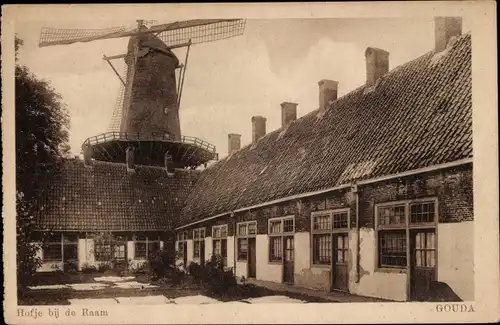 Ak Gouda Südholland Niederlande, Hofje bij de Raam, Windmühle