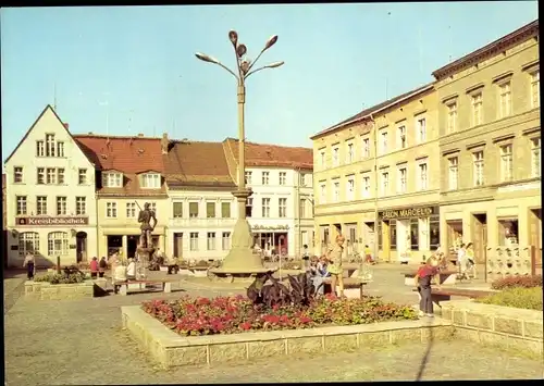 Ak Perleberg in der Prignitz, Großer Markt, Kreisbibliothek, Salon Marcel, Lebensmittelgeschäft