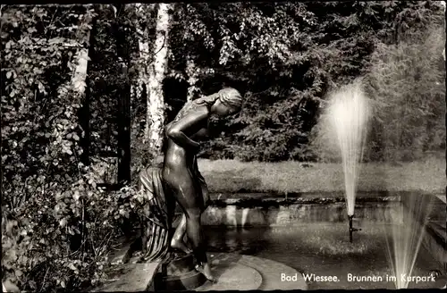 Ak Bad Wiessee in Oberbayern, Kurpark, Brunnen, Statue