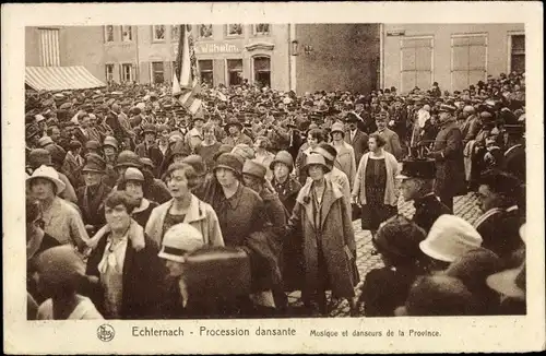 Ak Echternach Luxemburg, Procession dansante, Musique et danseurs de la Province