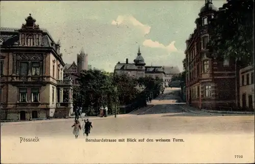 Ak Pößneck in Thüringen, Bernhardtstraße mit Blick auf den weißen Turm