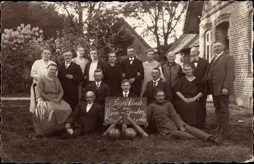 Foto Ak Kirchwalsede in Niedersachsen, Kegelclub Treue Brüder, Gruppenbild