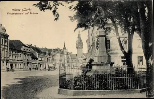 Ak Dahme in der Mark, Kriegerdenkmal und Rathaus