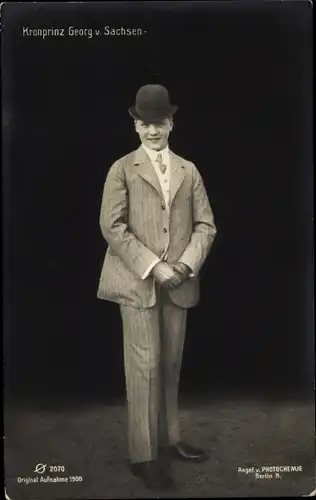 Ak Kronprinz Georg von Sachsen, Portrait im Anzug mit Melone