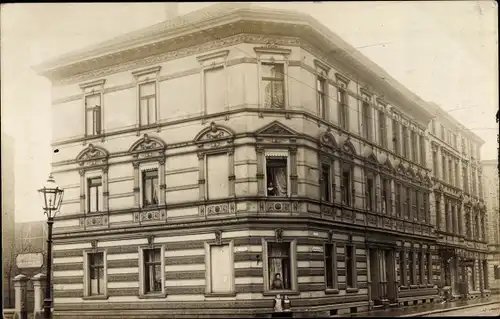 Foto Ak Duisburg im Ruhrgebiet, Wohnhaus, Geschäfte