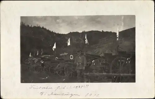 Foto Ak Siebenbürgen, Deutsches Feldlazarett, Rotes Kreuz, Soldat in Uniform