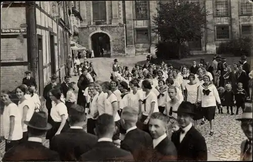 Foto Ak Wolfenbüttel in Niedersachsen, Mädchenprozession, Breite Herzog Straße