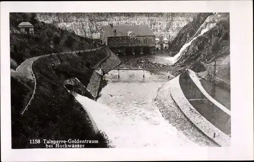 Ak Złotniki Lubańskie Goldentraum Schlesien, Talsperre bei Hochwasser