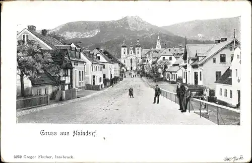 Ak Haindorf in Niederösterreich, Straßenansicht, Kirche, Wohnhäuser, Passanten