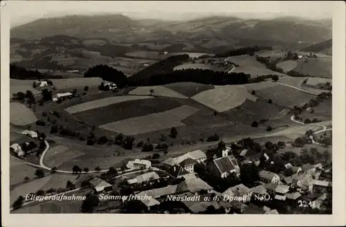 Ak Neustadtl an der Donau in Niederösterreich, Fliegeraufnahme von Ort und Umgebung, Felder