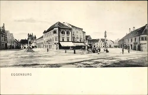 Ak Eggenburg in Niederösterreich, Panorama des Platzes, Geschäft Franz Camerith, Brunnen, Denkmal